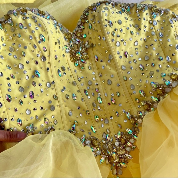 Beautiful bright yellow Mori Lee Quinceañera dress - Picture 11 of 16